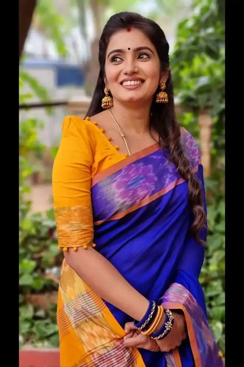 Tamil TV Actress Srithika Photos In Blue Saree Yellow Blouse